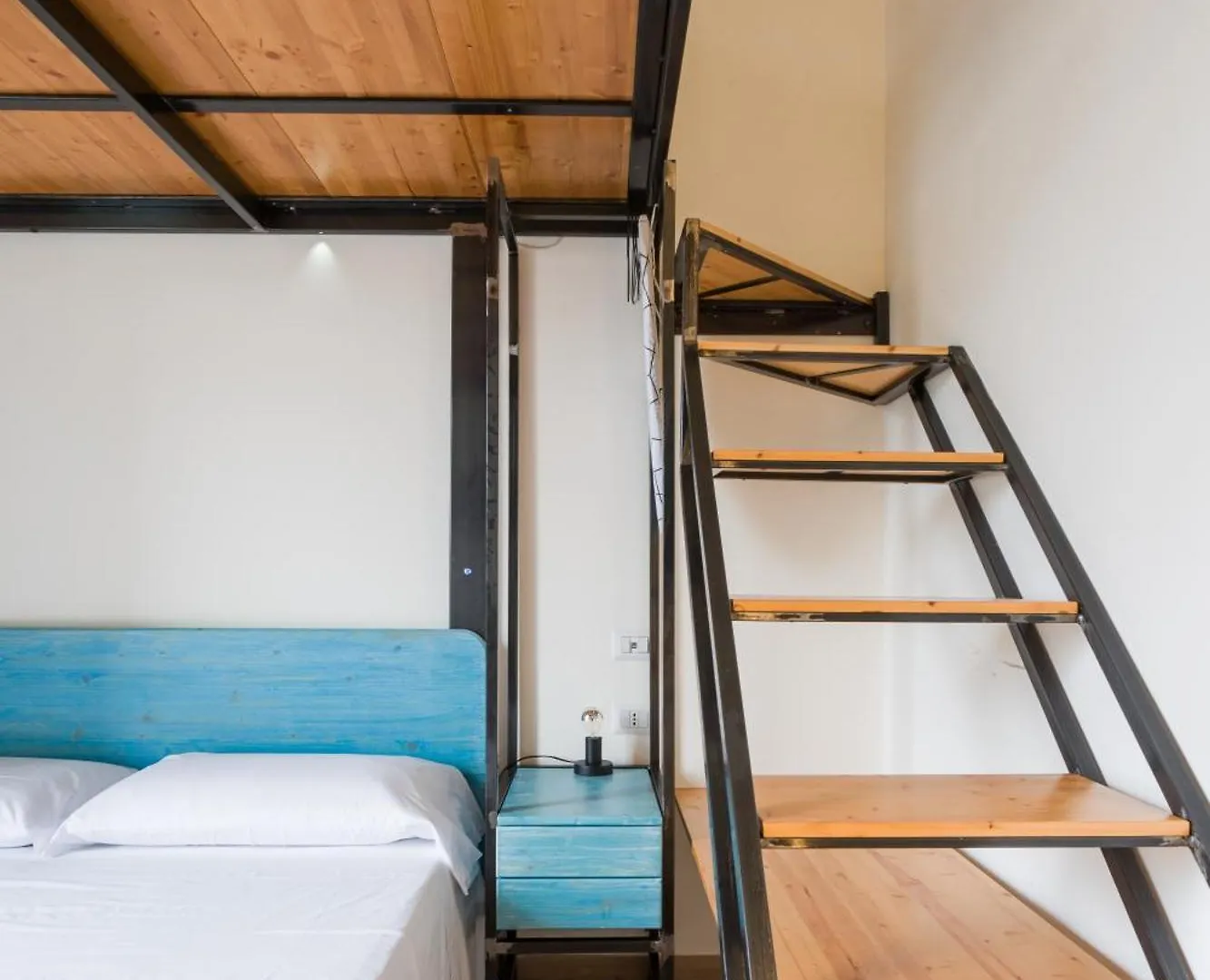 Central Station Housing Apartments By Dimorra Napoli
