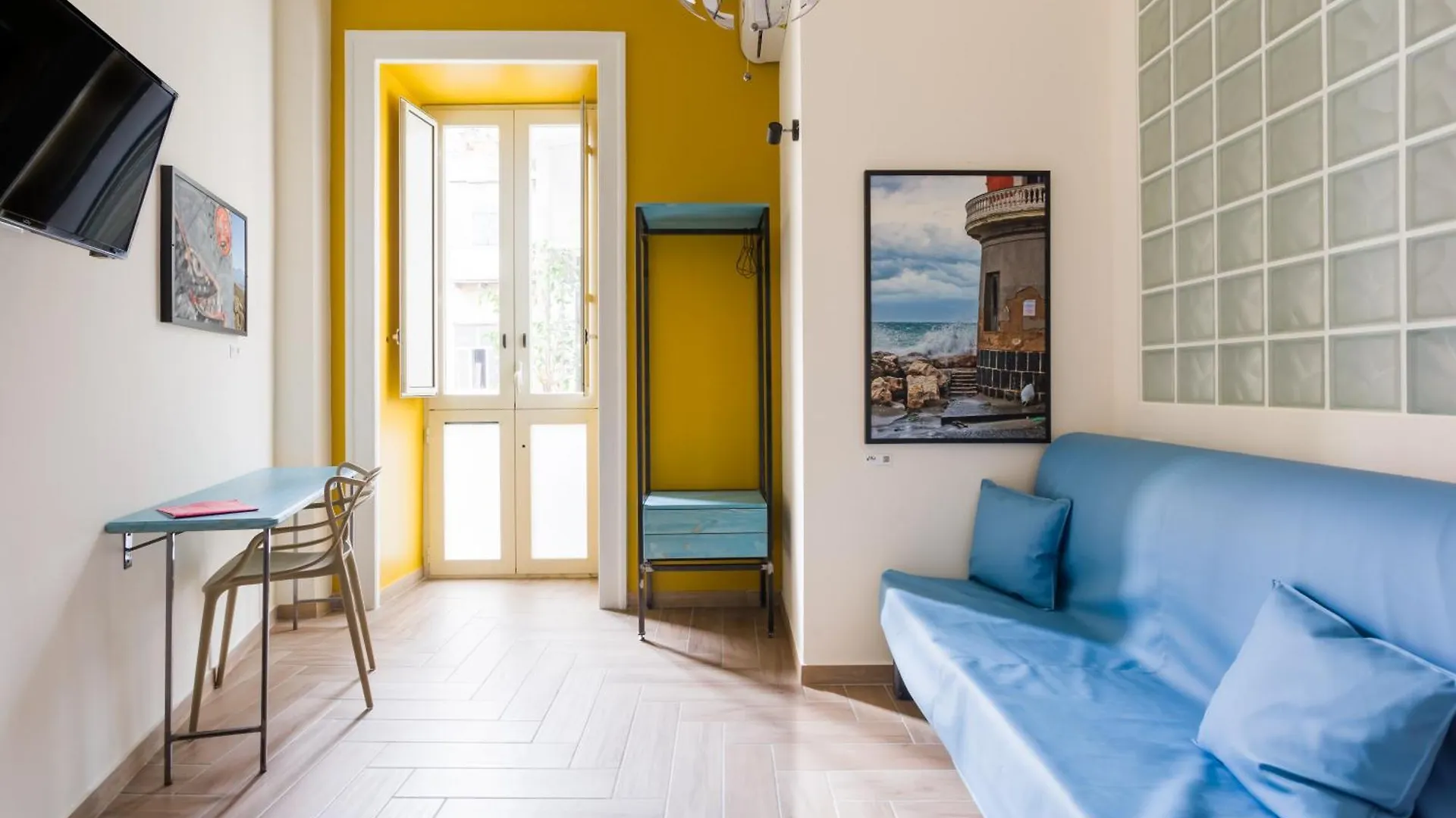 Aparthotel Central Station Housing Apartments By Dimorra Naples Italy