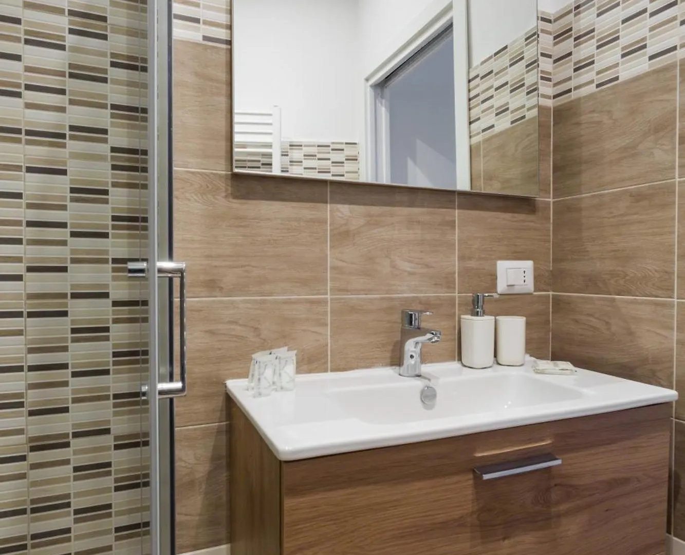Aparthotel Central Station Housing Apartments By Dimorra Napoli